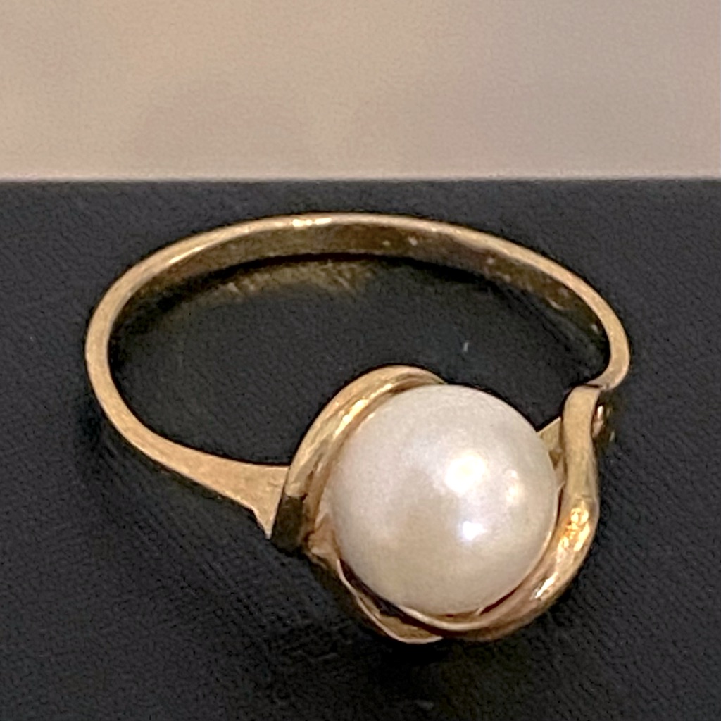 14kt Yellow Gold Cultured Pearl Ring